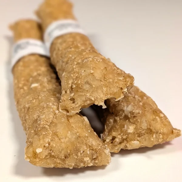 Närbild på Ozami Rensticks 20 cm hundtugg av ren- och älghud
