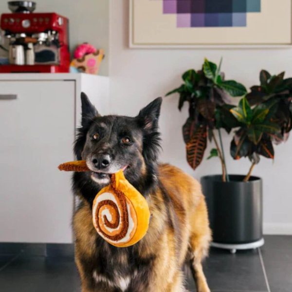 Pet play cinnamon bun kanelbulle glada hundar