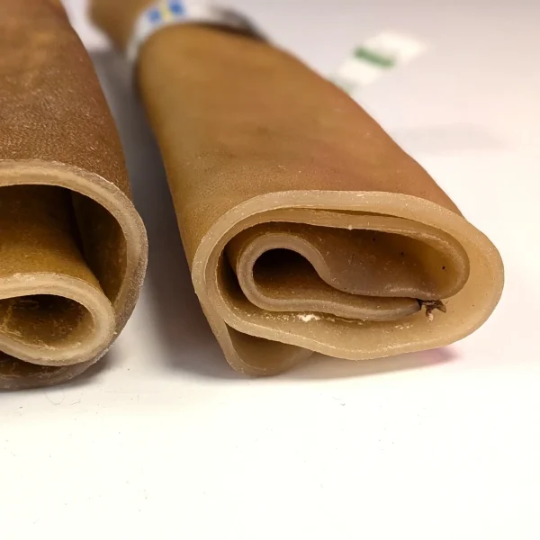 Närbild på Kerotugg Älg 36 cm med svenskt naturligt älgskinn